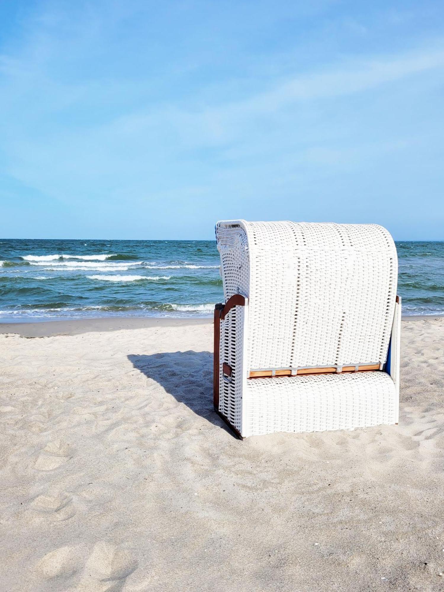 Strandnahe & Hochwertige Ferienunterkunft, Mit Gartenzugang, Parkplatz Und Fahrradunterstellplatz Scharbeutz Luaran gambar